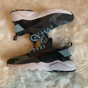 Nike Huarache Blue Sneakers - Size 6.5Y/8Womens